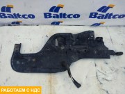 Кронштейн решетки капота
